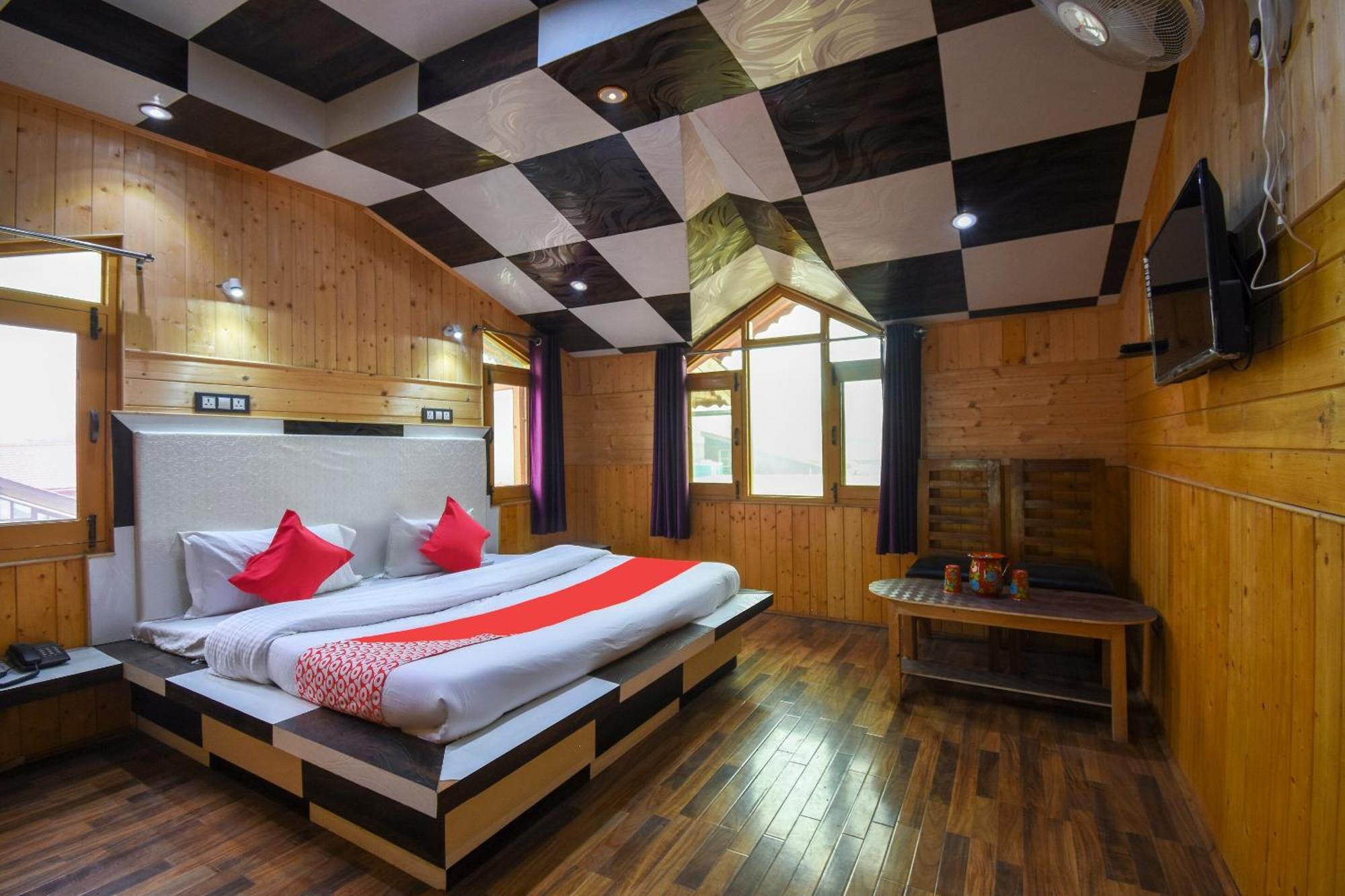 Oyo Hotel New Divine Kashmir Durgjan Екстериор снимка