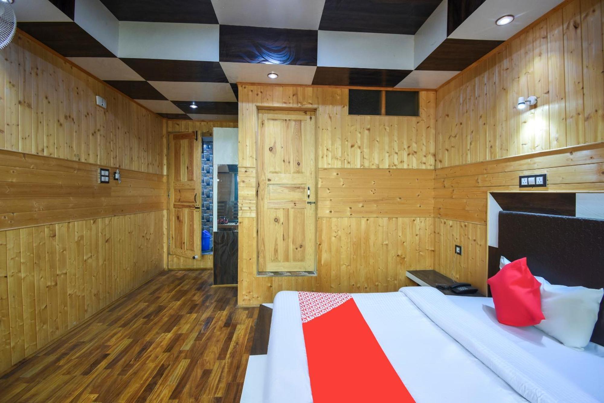 Oyo Hotel New Divine Kashmir Durgjan Екстериор снимка