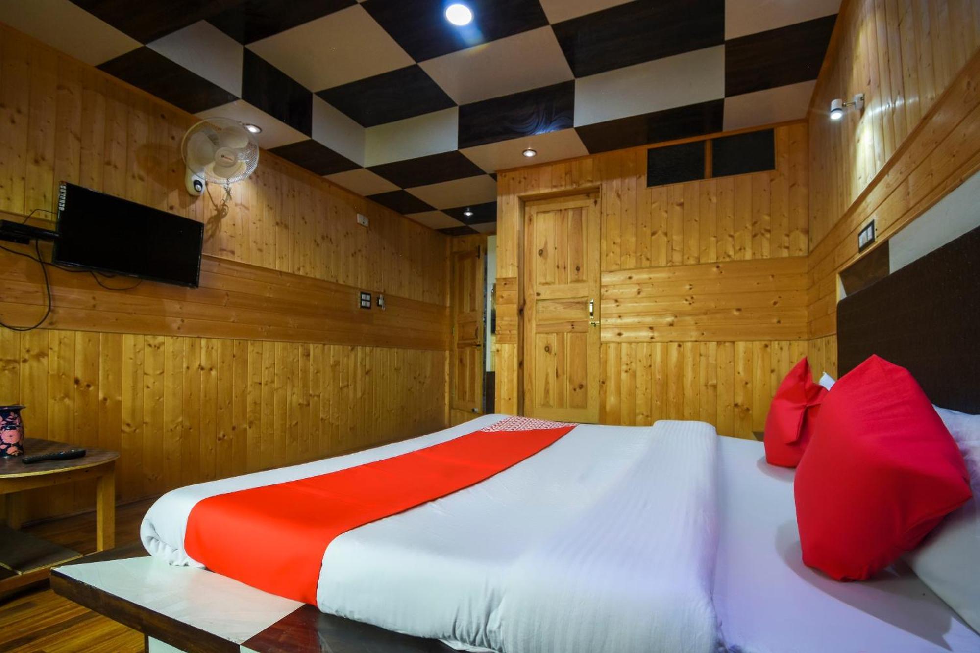 Oyo Hotel New Divine Kashmir Durgjan Екстериор снимка