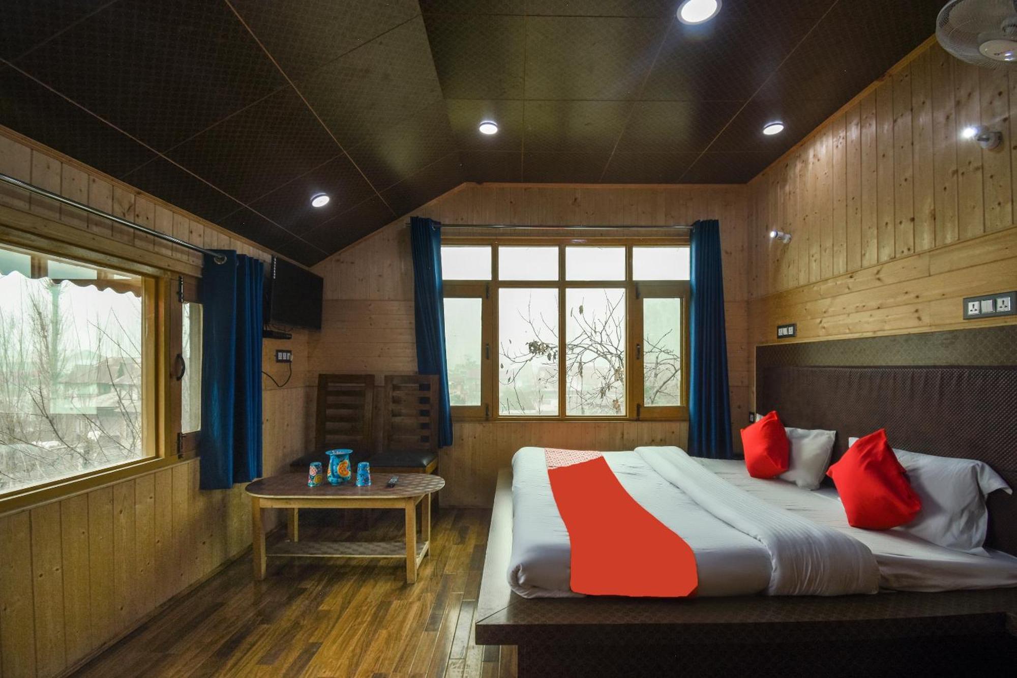 Oyo Hotel New Divine Kashmir Durgjan Екстериор снимка