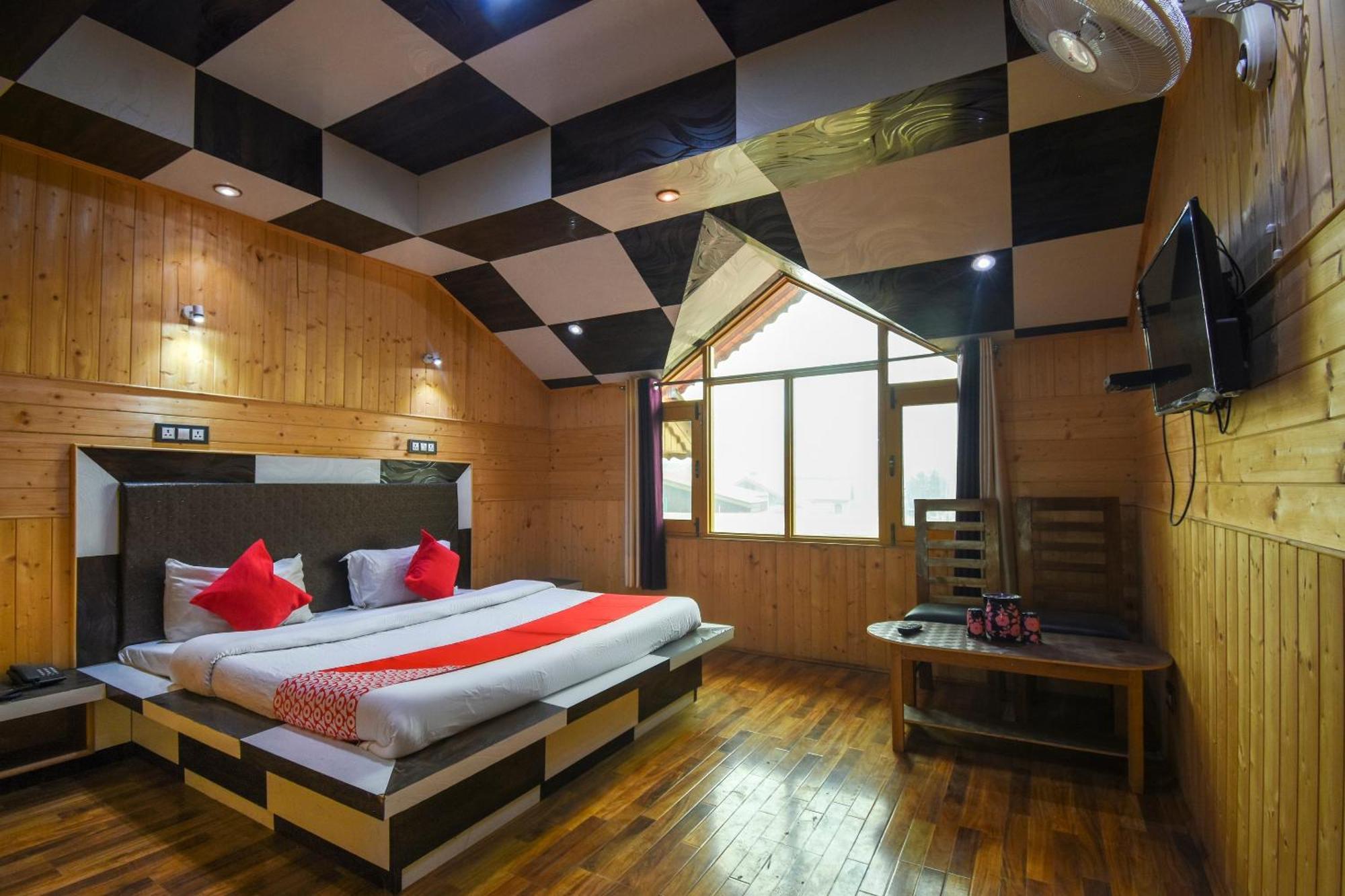 Oyo Hotel New Divine Kashmir Durgjan Екстериор снимка