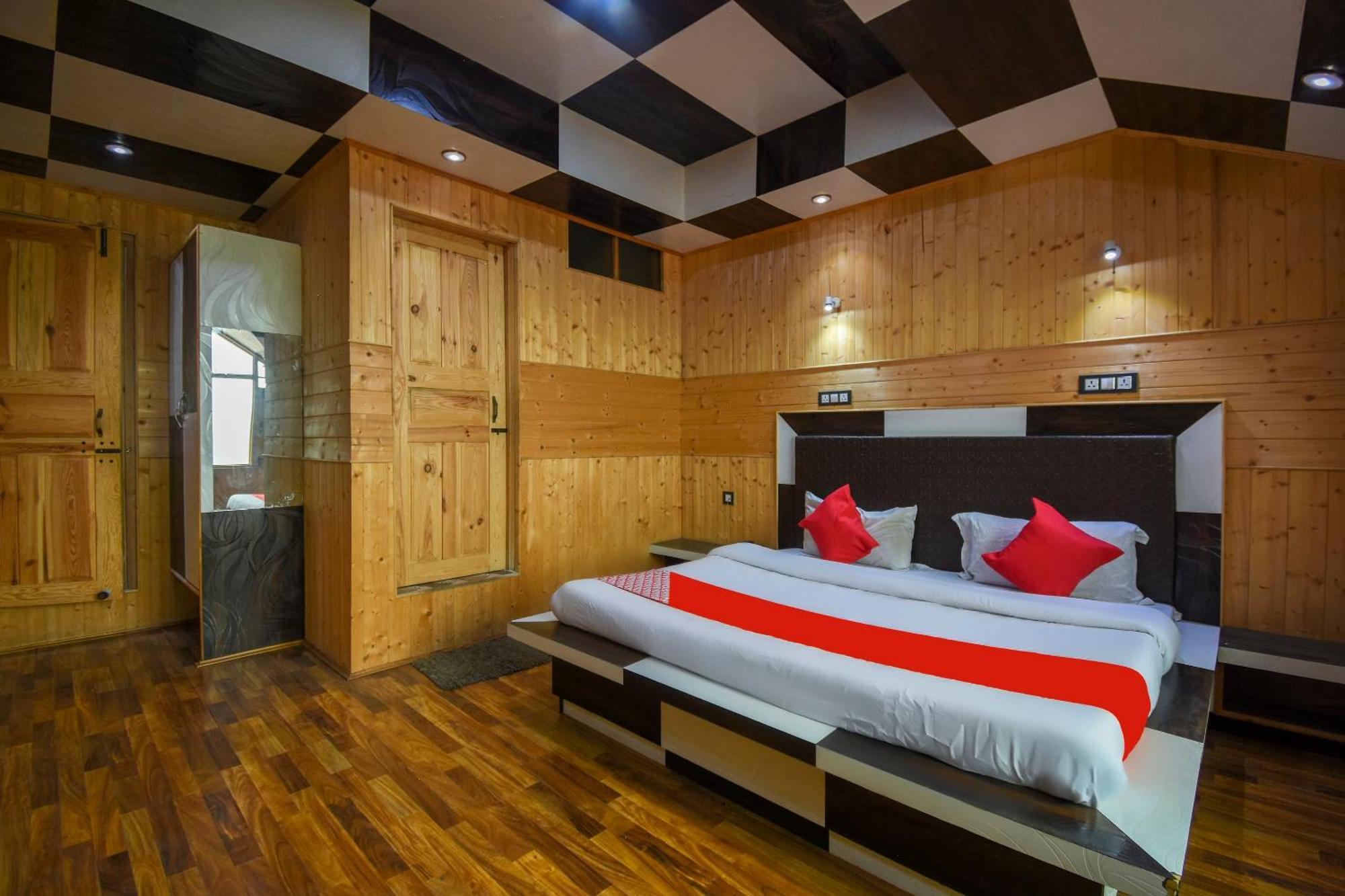 Oyo Hotel New Divine Kashmir Durgjan Екстериор снимка